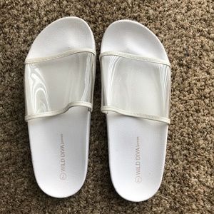 FOREVER 21 WHITE/CLEAR SLIDES